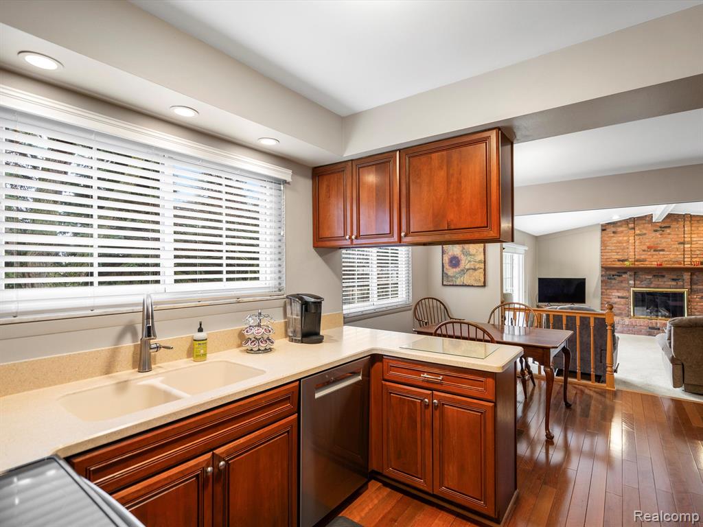 825 DARTFORD PLACE Drive, Rochester Hills, MI 48307 — Photo 12