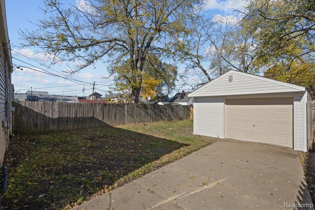567 E MADISON Avenue, Pontiac, MI 48340 — Photo 7