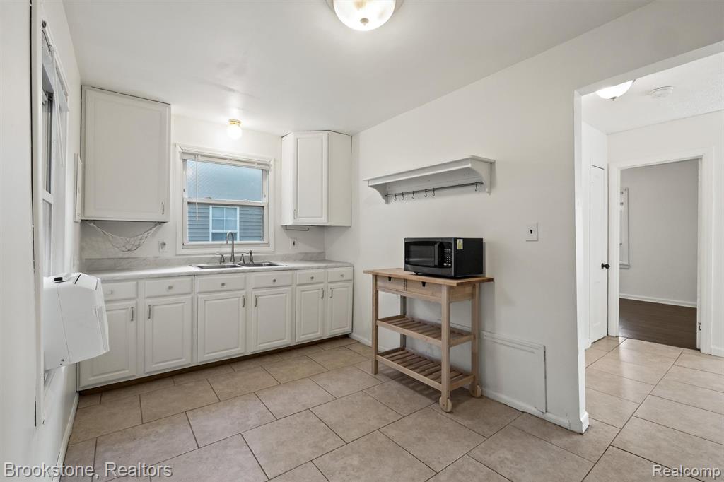 5689 Cornell Street, Dearborn Heights, MI 48125 — Photo 8