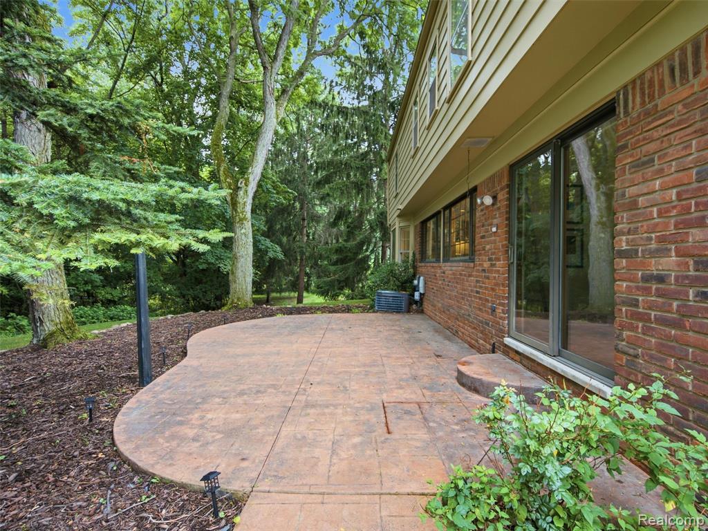 4367 Yorktown Drive, West Bloomfield, MI 48323 — Photo 45