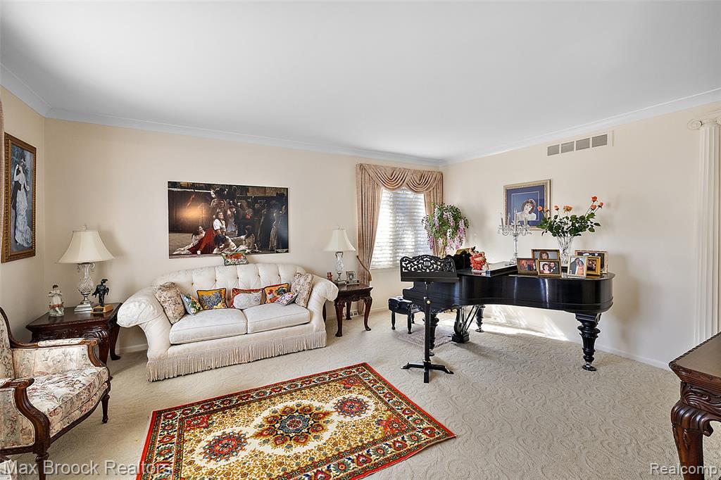 1319 Charrington Road, Bloomfield Hills, MI 48301 — Photo 3