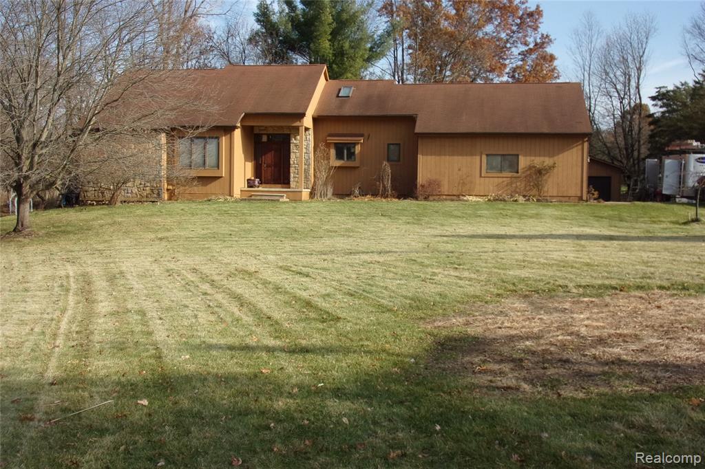 2702 Sligo Lane, Brighton, MI 48114 — front exterior