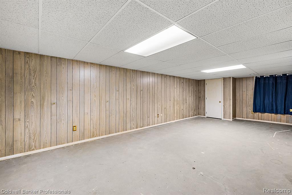 2685 ROUNDTREE Drive, Troy, MI 48083 — Photo 33