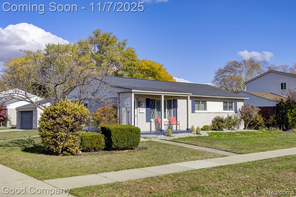 583 Manchester Street, Madison Heights, MI 48071 — front exterior
