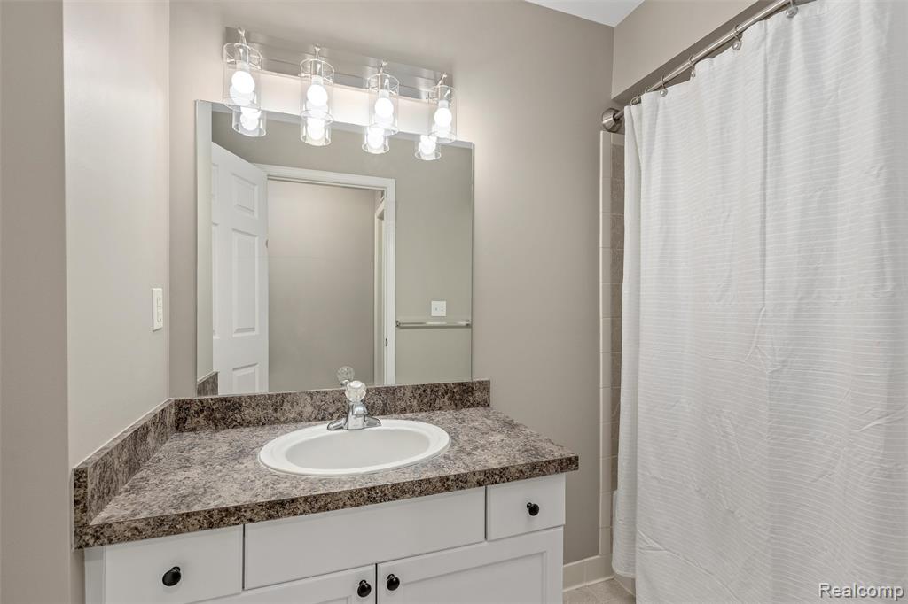 3582 Tremonte Circle S, Rochester, MI 48306 — Photo 11