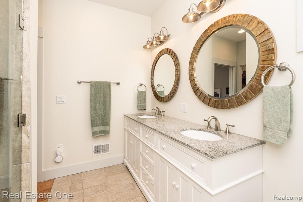 426 W University Drive, Rochester, MI 48307 — Photo 43