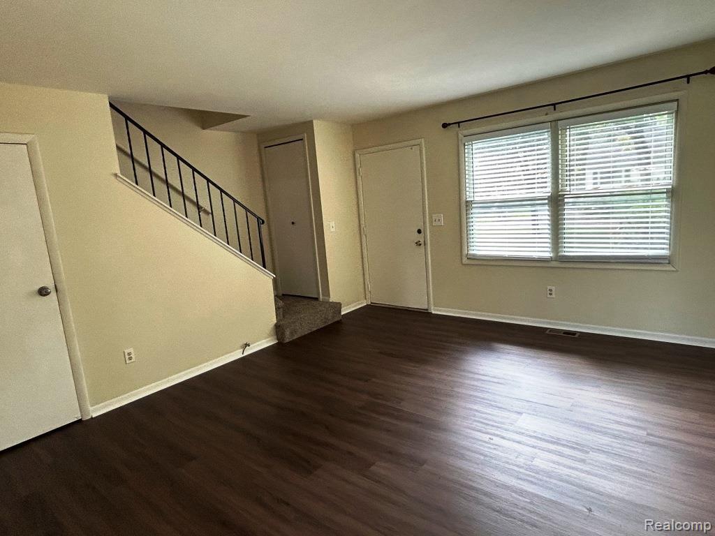 406 UNION Street, Grand Blanc, MI 48439 — Photo 2