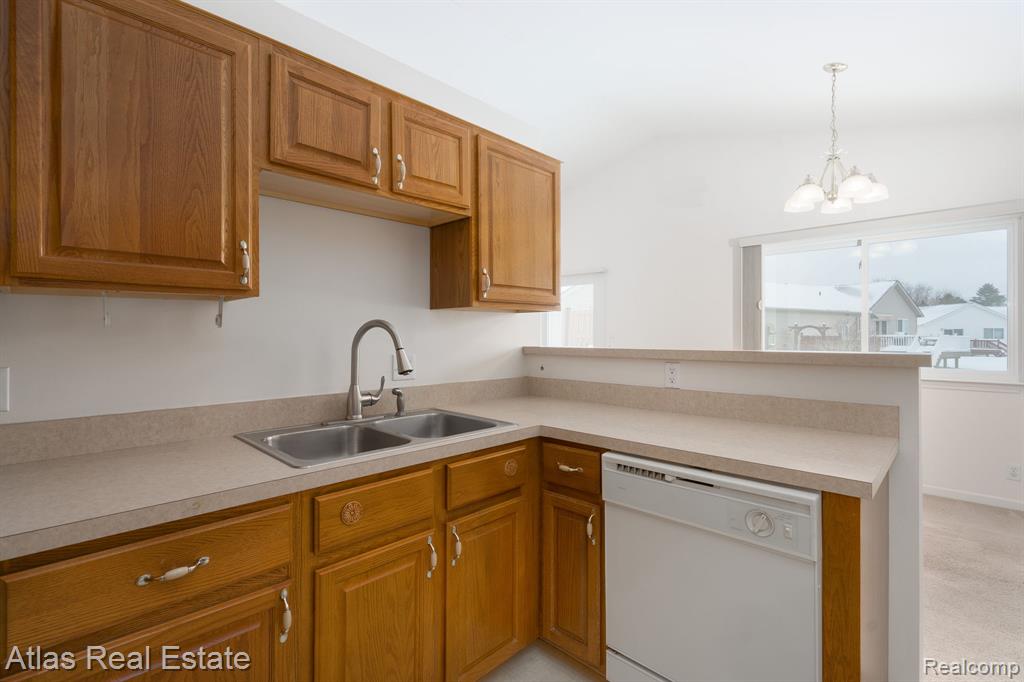 10200 Hawthorne Circle, Goodrich Vlg, MI — Photo 9