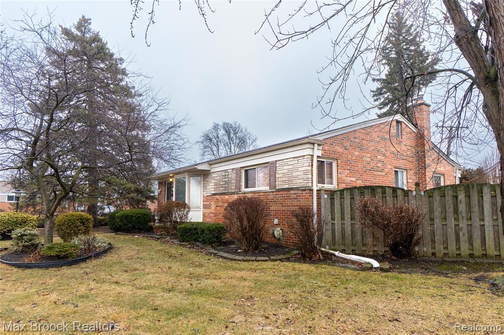 1703 Browning Avenue, Madison Heights, MI 48071 — Photo 34