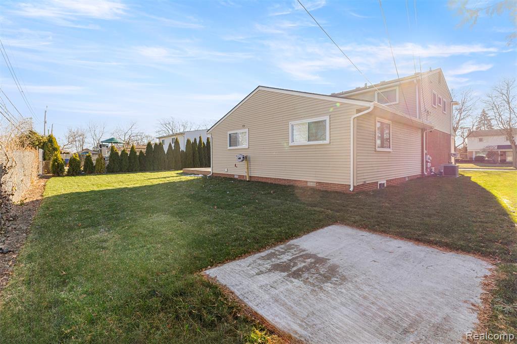 27020 Havelock Drive, Dearborn Heights, MI 48127 — Photo 59