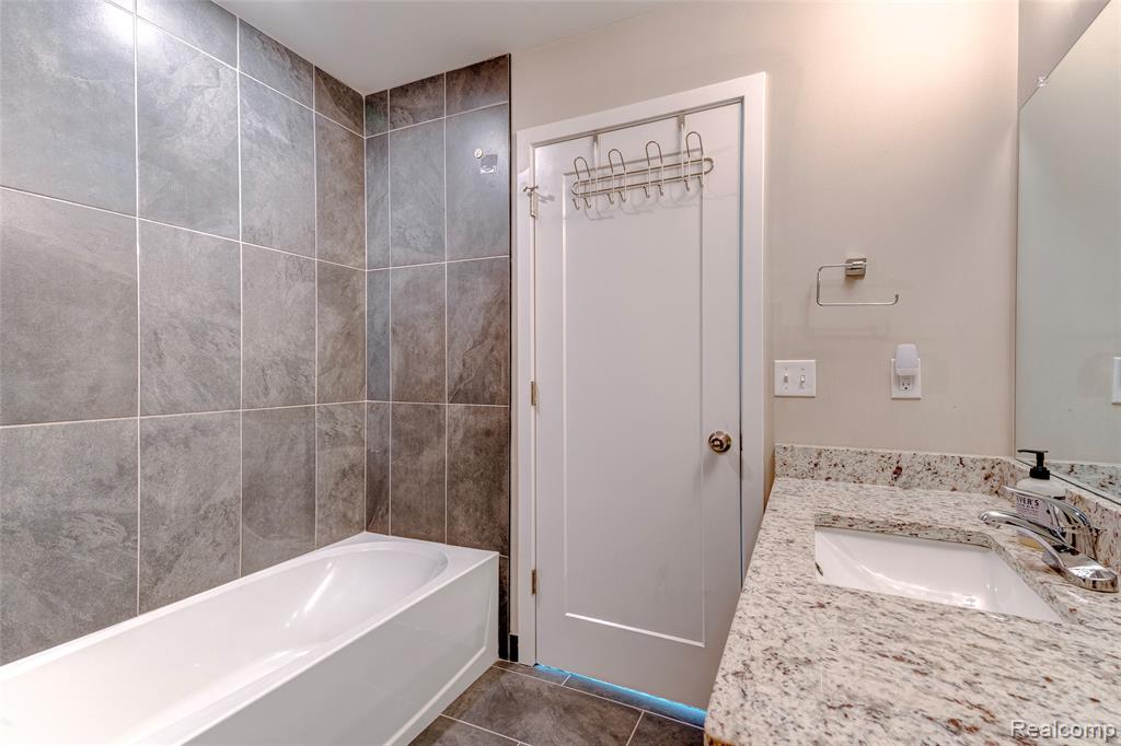 41668 ORIANNA Lane, Novi, MI — Photo 25