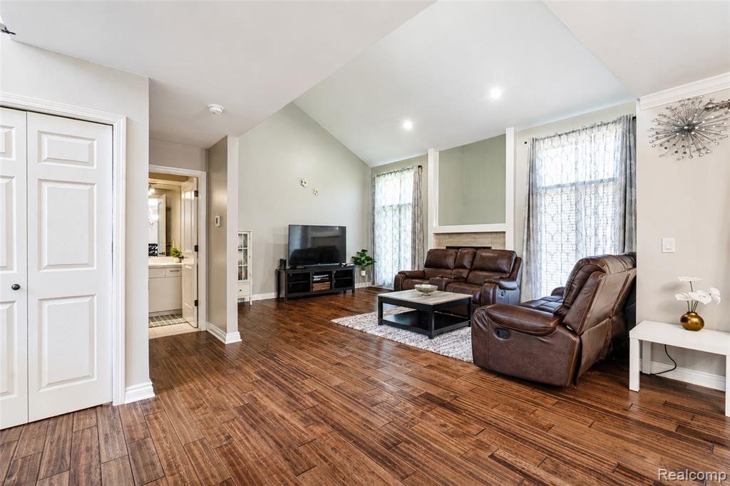 37520 Amber Drive, Farmington Hills, MI 48331 — Photo 14