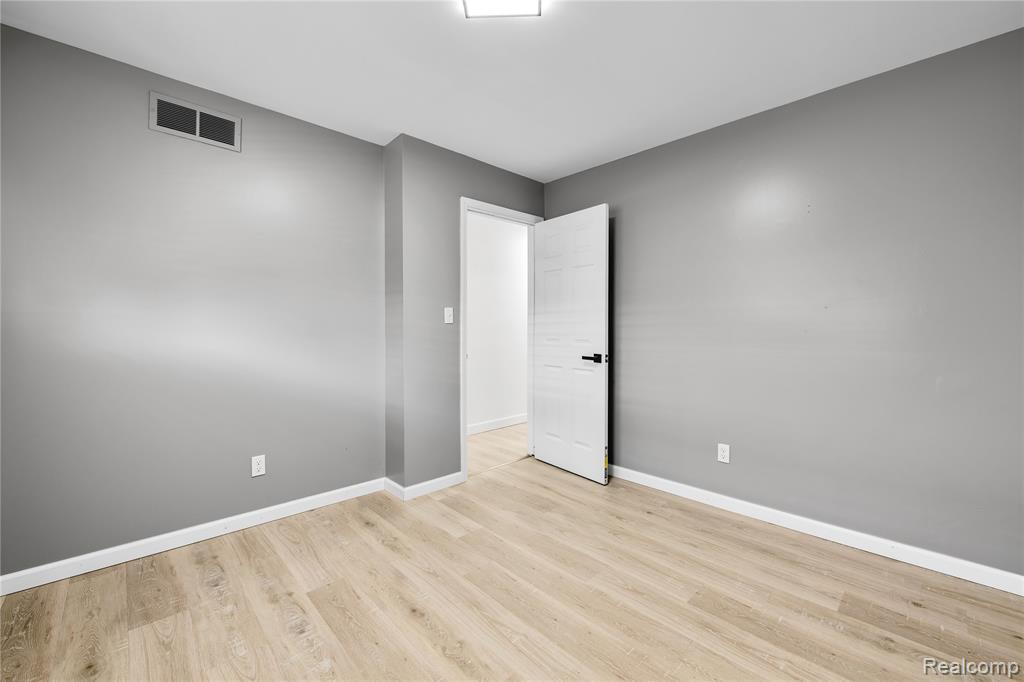 7278 Superior, Center Line, MI 48015 — Photo 10