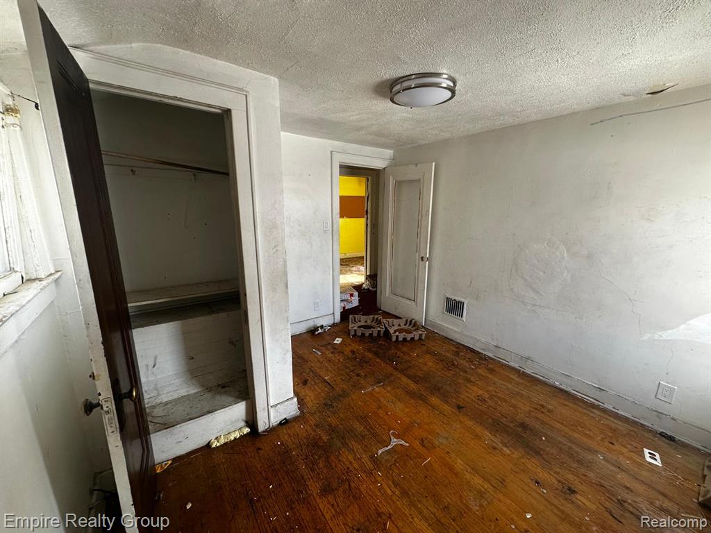 9326 Ward Street, Detroit, MI 48228 — Photo 12