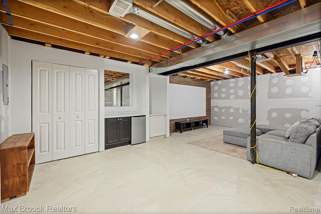 694 S Squirrel Road, Auburn Hills, MI 48326 — Photo 22