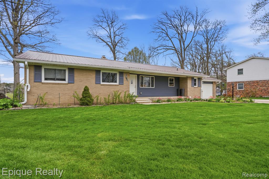 1612 Saint Marys Court, Essexville, MI 48732 — Photo 2
