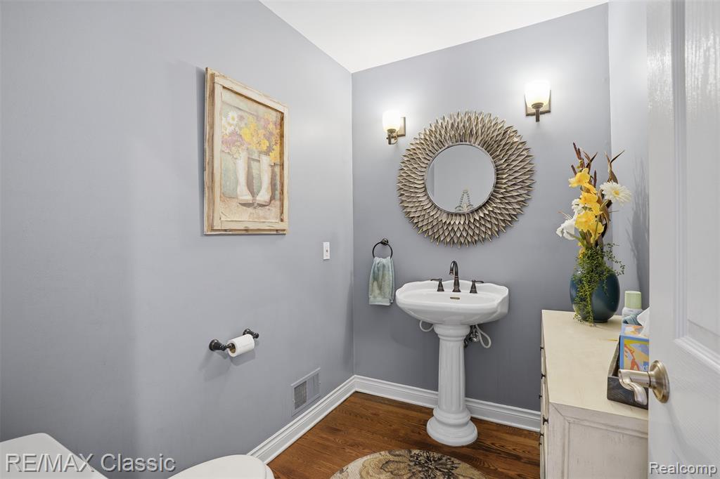 1726 Pondview Lane, Commerce Twp, MI 48382 — Photo 26