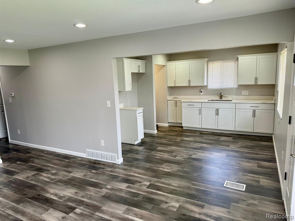 5602 MADISON Street, Dearborn Heights, MI 48125 — Photo 15