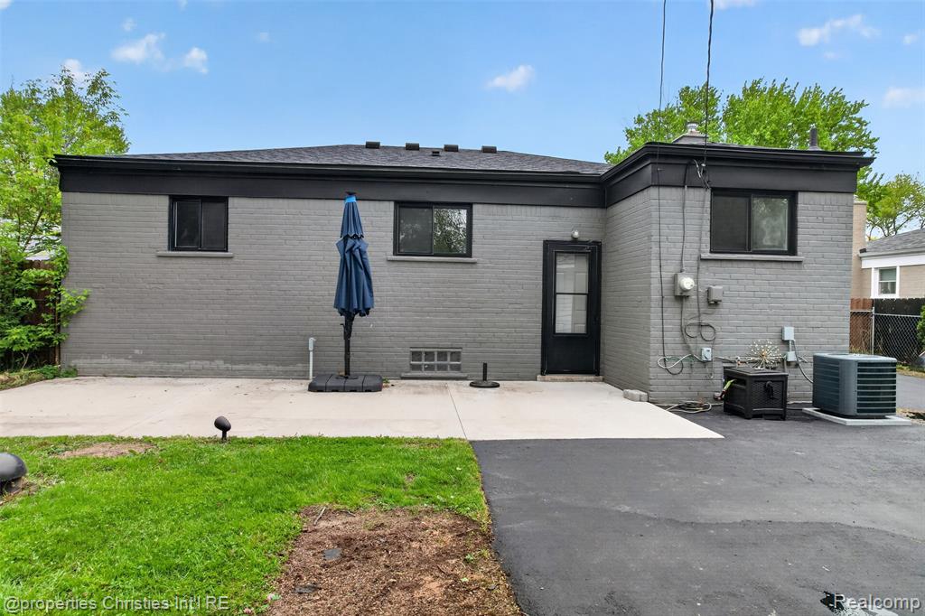 720 Manordale Court, Milford, MI 48381 — Photo 7