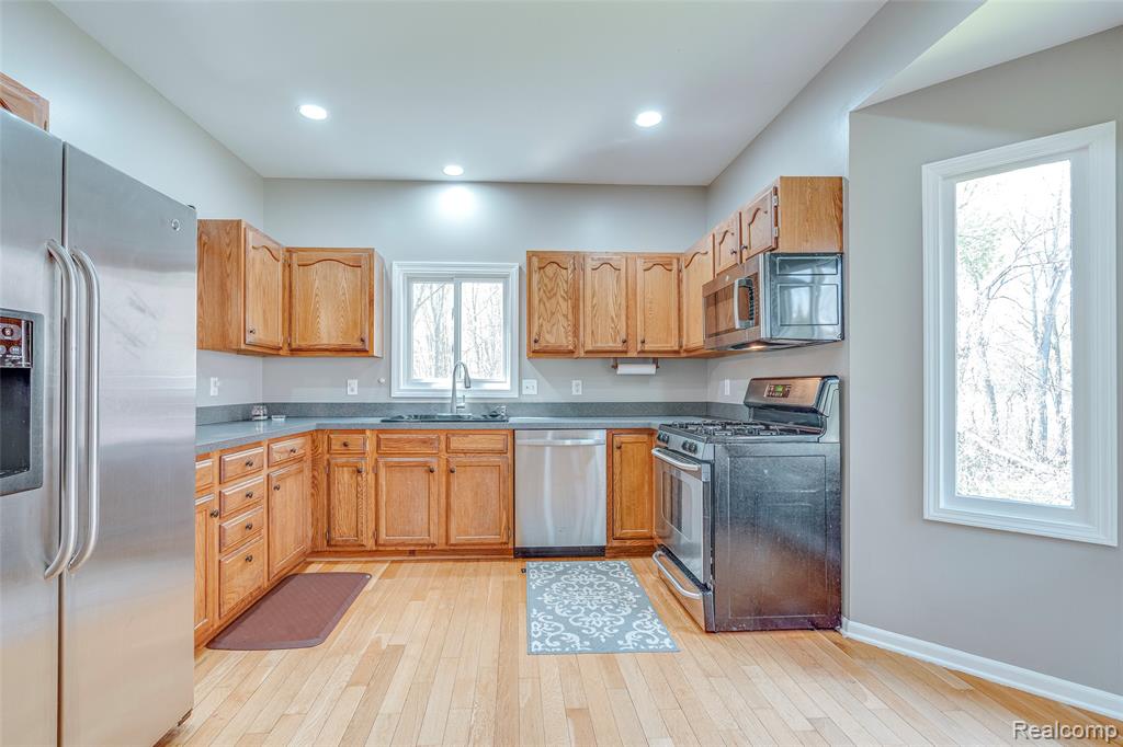 461 Alexander Drive, Commerce Twp, MI 48390 — Photo 24