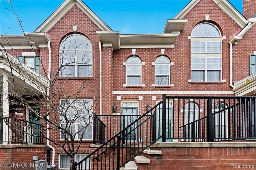 662 Village Lane, Milford, MI 48381 — front exterior