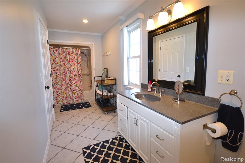 4072 W MAPLE Road, Wixom, MI — Photo 32