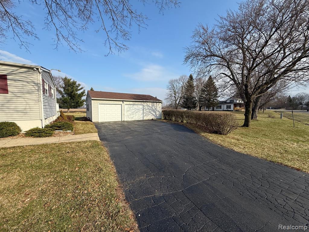 2329 Seymour Road, Swartz Creek, MI 48473 — Photo 18