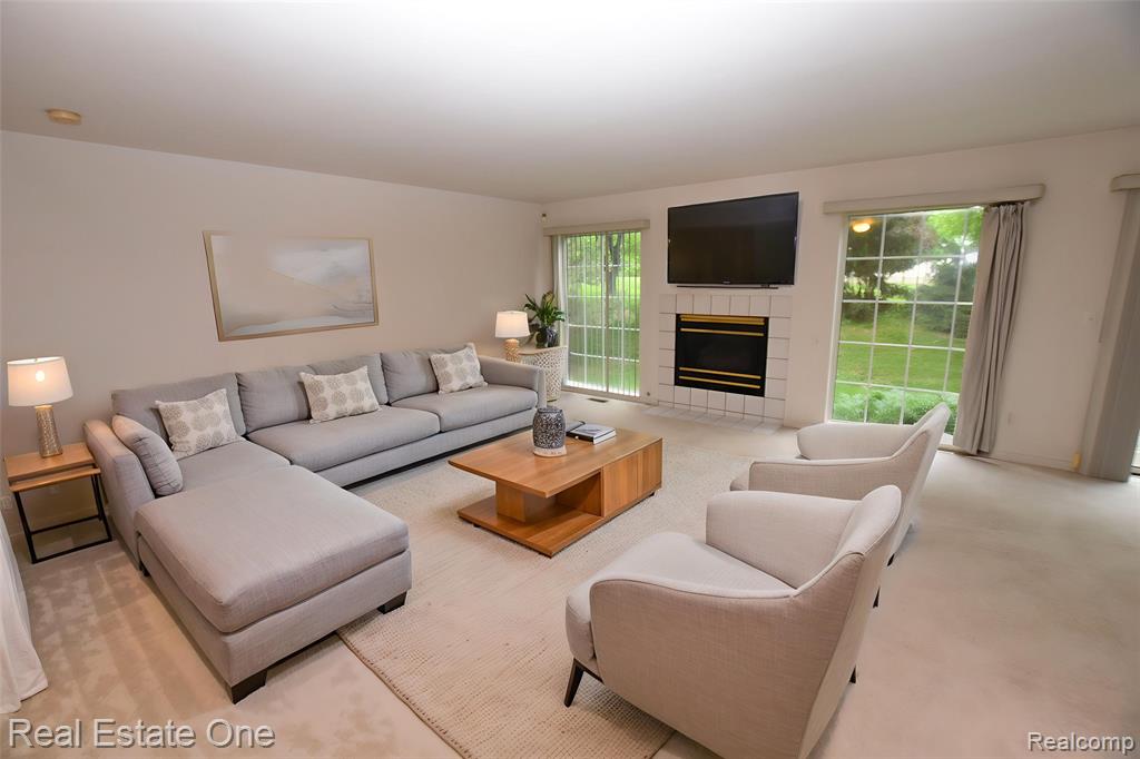 555 Winwood Court, Walled Lake, MI 48390 — Photo 3