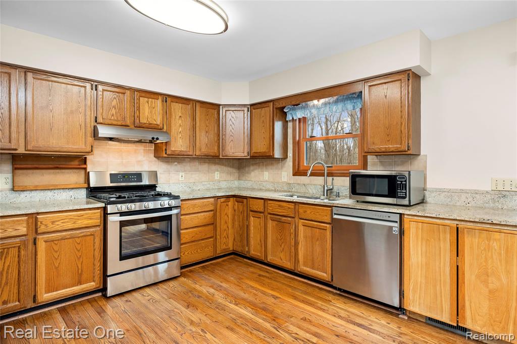 4921 Crestview Drive, Clarkston, MI 48348 — Photo 17