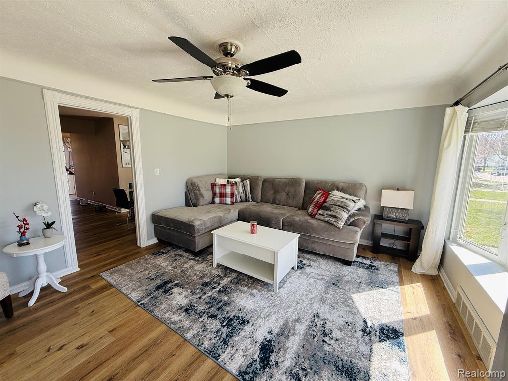 669 CHIPPEWA Street, Mount Clemens, MI 48043 — Photo 5