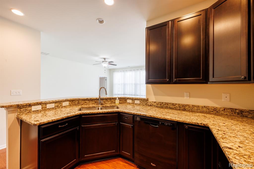 9385 Sand Hill Drive, Grand Blanc, MI 48439 — Photo 13