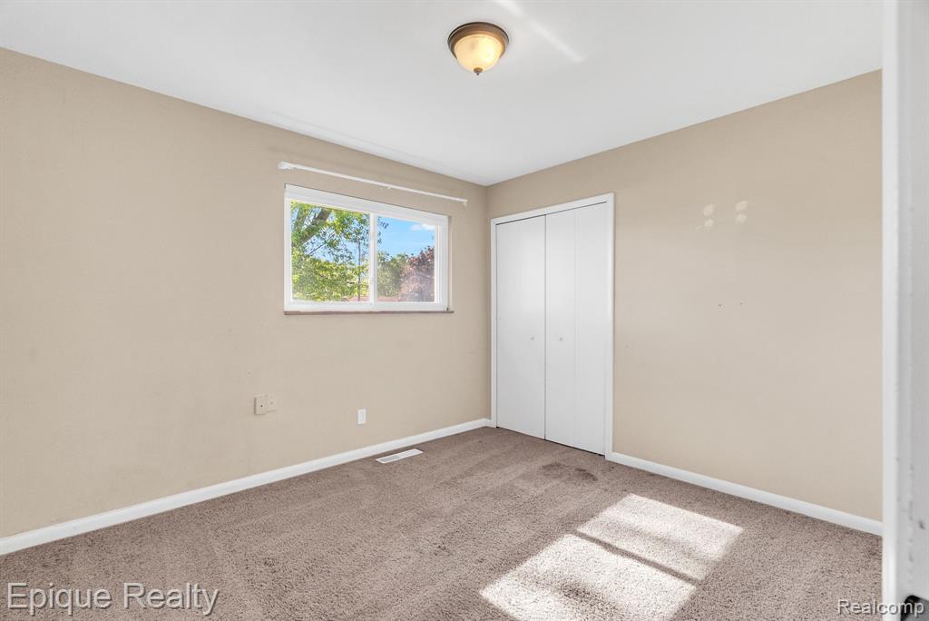 8052 Dungarvin Drive, Grand Blanc, MI 48439 — Photo 24