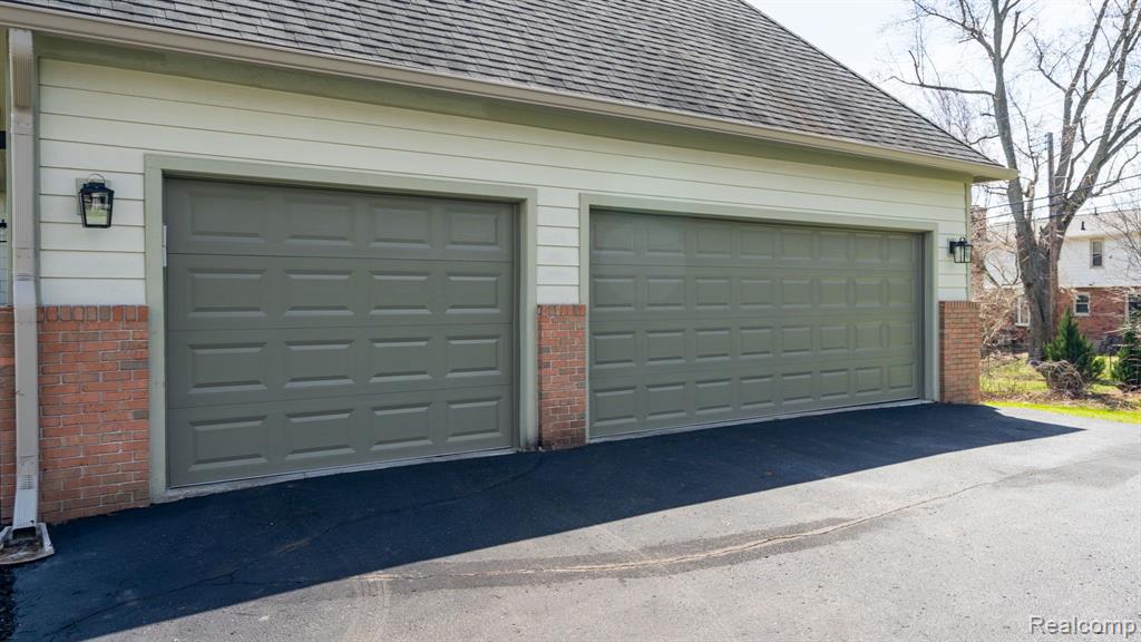 411 CHERRY TREE Lane, Rochester Hills, MI 48306 — Photo 48