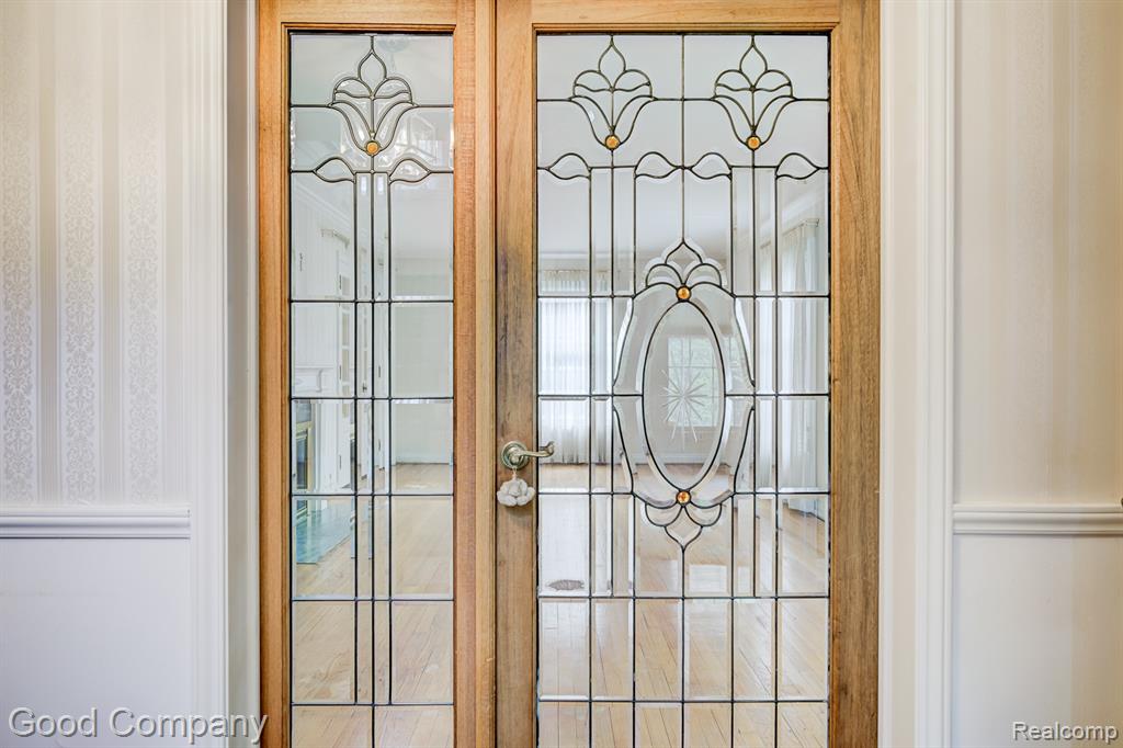 20 OXFORD Boulevard, Pleasant Ridge, MI — Photo 5