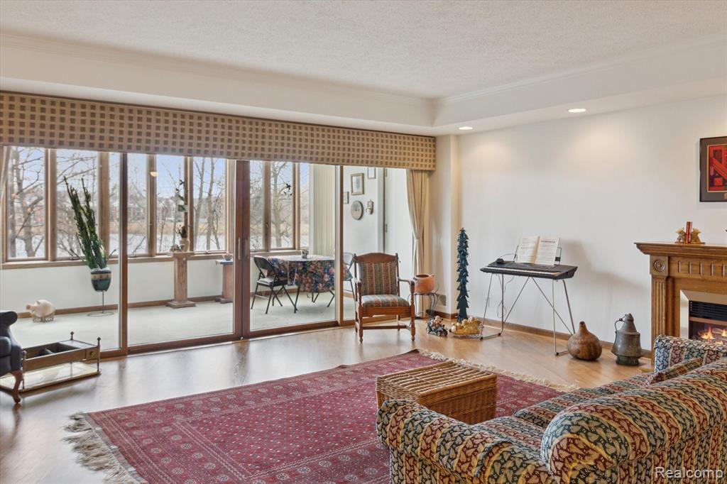 43050 12 Oaks Crescent Drive, 3044, Novi, MI 48377 — Photo 8
