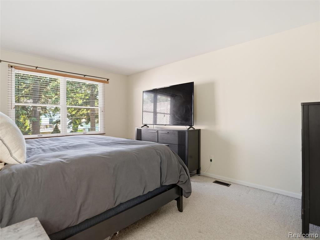 426 Oak Run Court, Royal Oak, MI 48073 — Photo 12