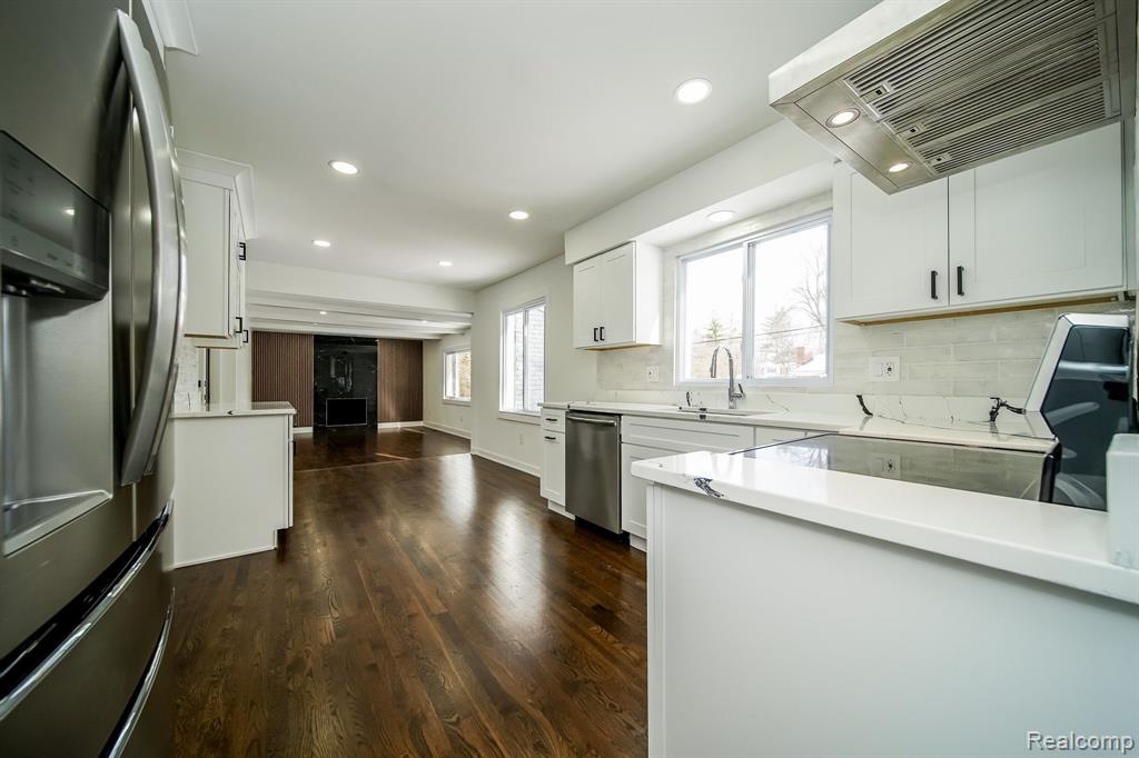 7359 SAINT AUBURN Drive, Bloomfield Hills, MI 48301 — Photo 11