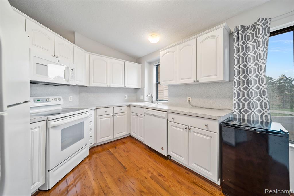 6540 RIDGEFIELD Circle, 204, West Bloomfield, MI — Photo 10