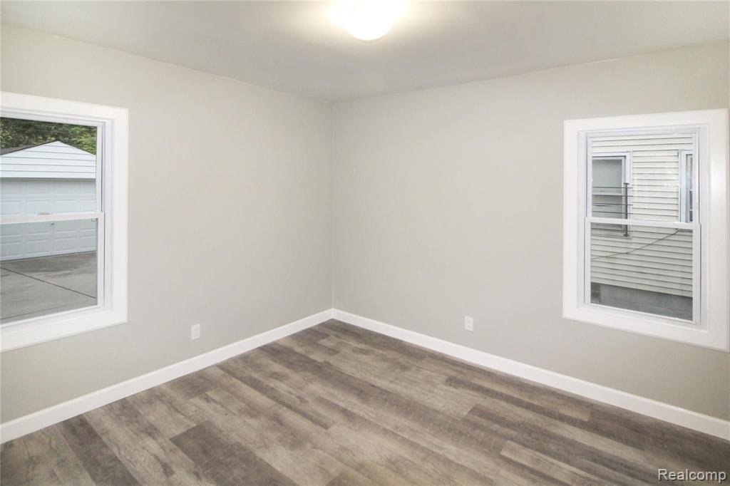 20560 DRESDEN Street, Detroit, MI 48205 — Photo 12