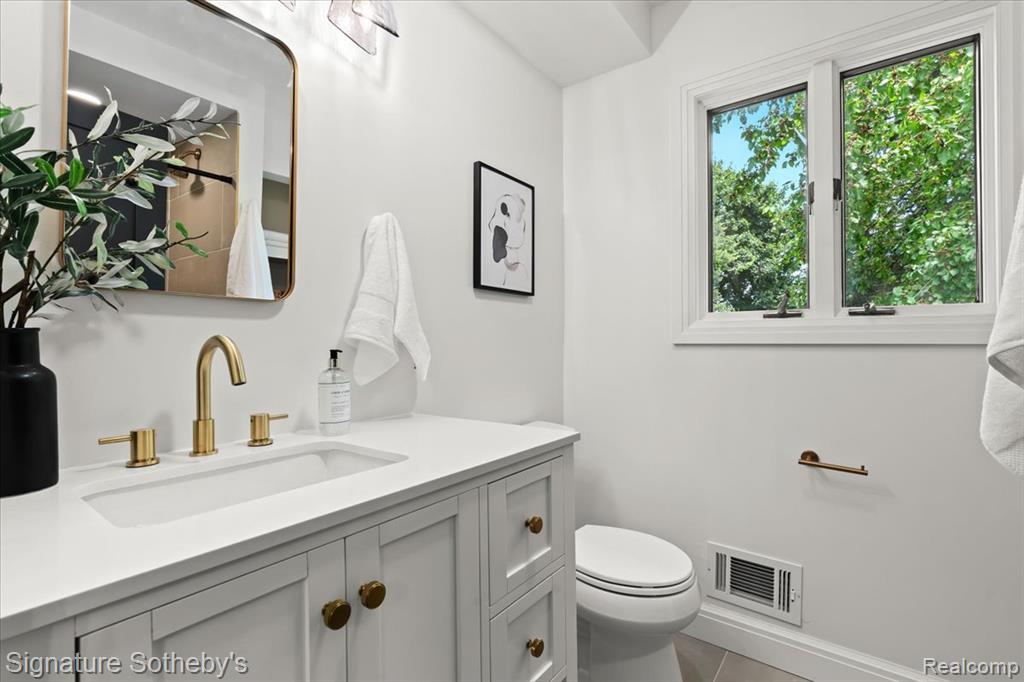 40526 Woodside Drive, Clinton Twp, MI 48038 — Photo 30