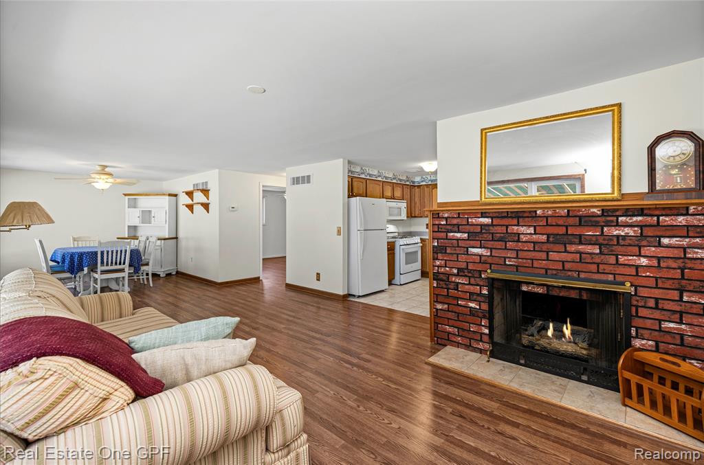 5871 Manor Drive, Fort Gratiot, MI 48059 — Photo 10