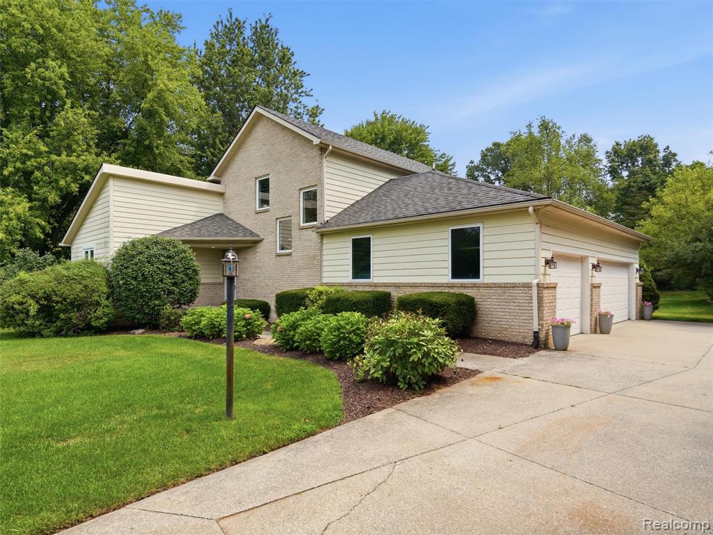 4505 Mariners Court, White Lake, MI