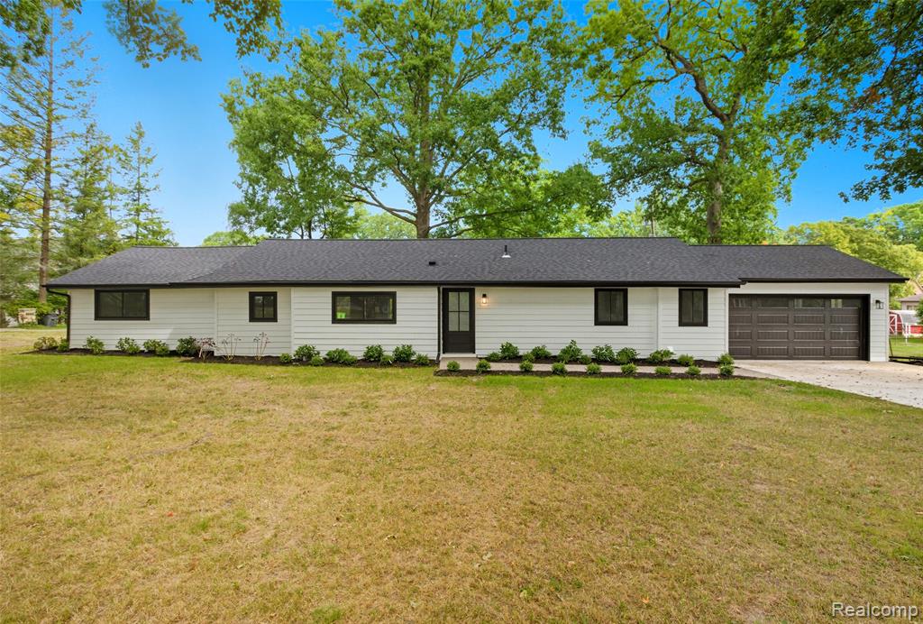 5190 Westcombe Lane, West Bloomfield, MI 48324 — front exterior