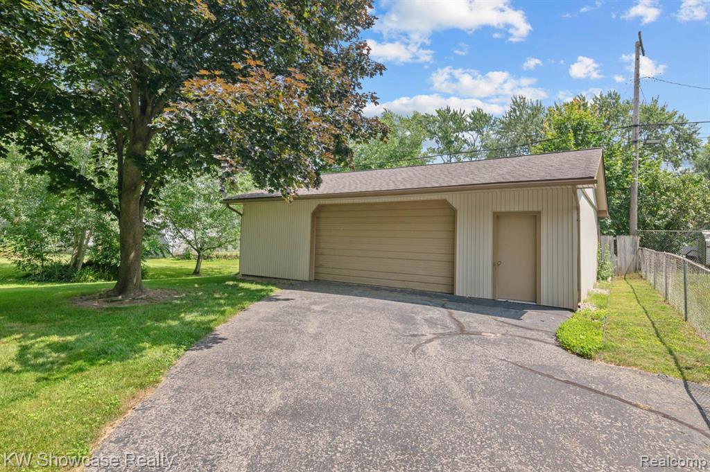 7675 VISGER Avenue, Waterford, MI 48329 — Photo 4