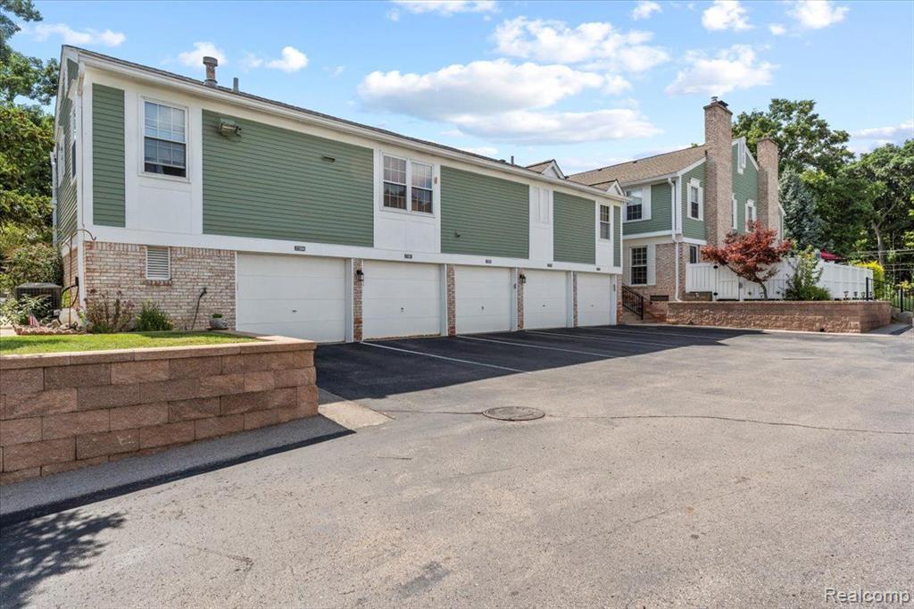 21382 E GLEN HAVEN Circle, Northville, MI 48167 — Photo 23