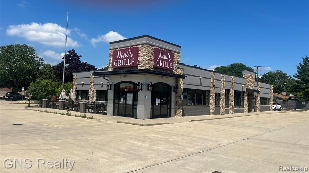 3364 Rochester Rd, Troy, MI 48083