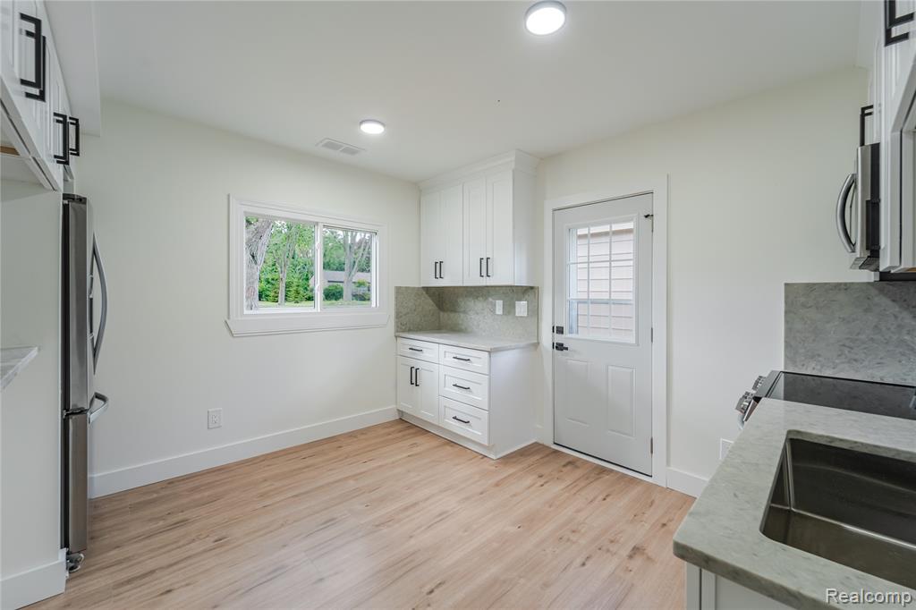 6194 Wilson Drive, Waterford, MI 48329 — Photo 5