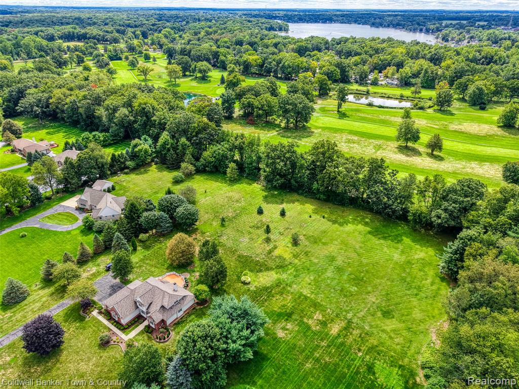 4692 Edinburgh Drive, Howell, MI 48843 — Photo 39