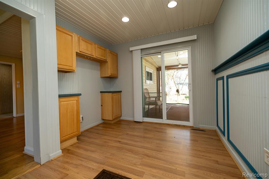 9180 COOLEY LAKE Road, White Lake, MI — Photo 8
