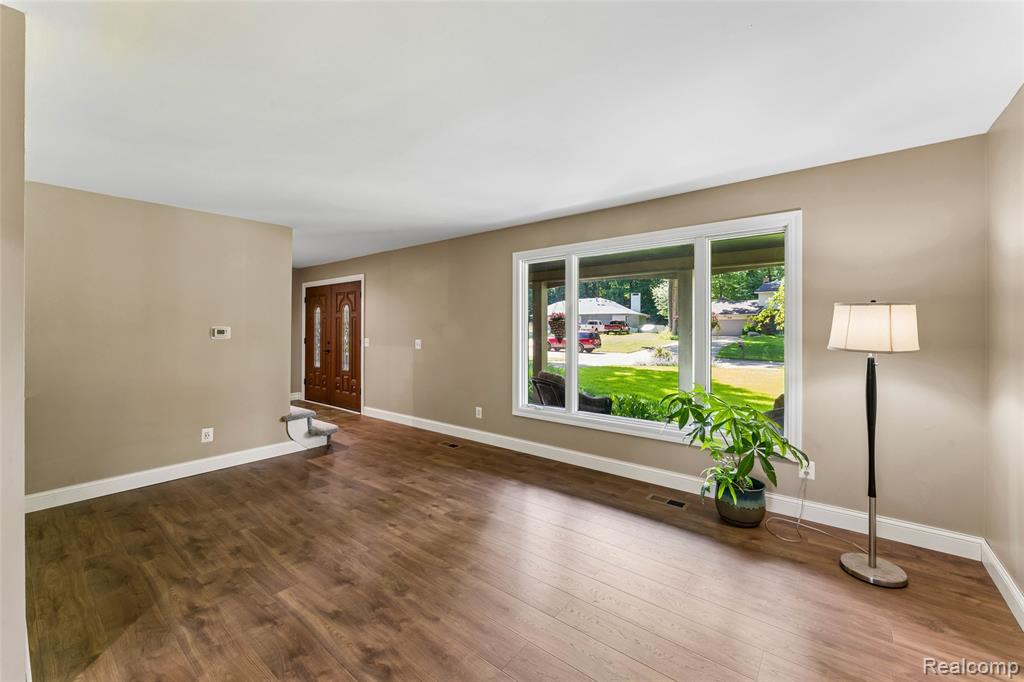 5327 Olde Saybrooke Road, Grand Blanc, MI 48439 — Photo 3